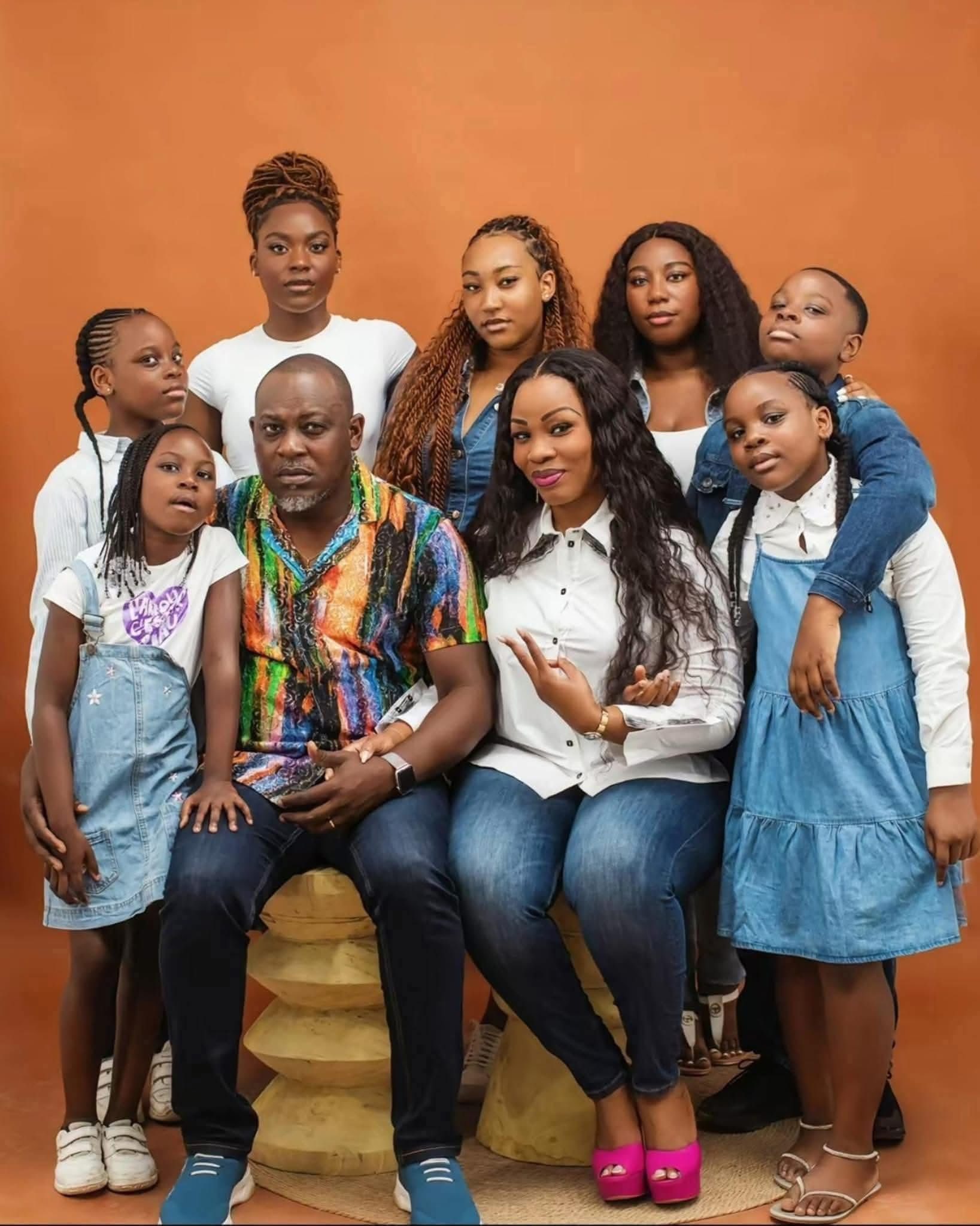 L’acteur ivoirien Franck Hervé Vléhi et sa famille