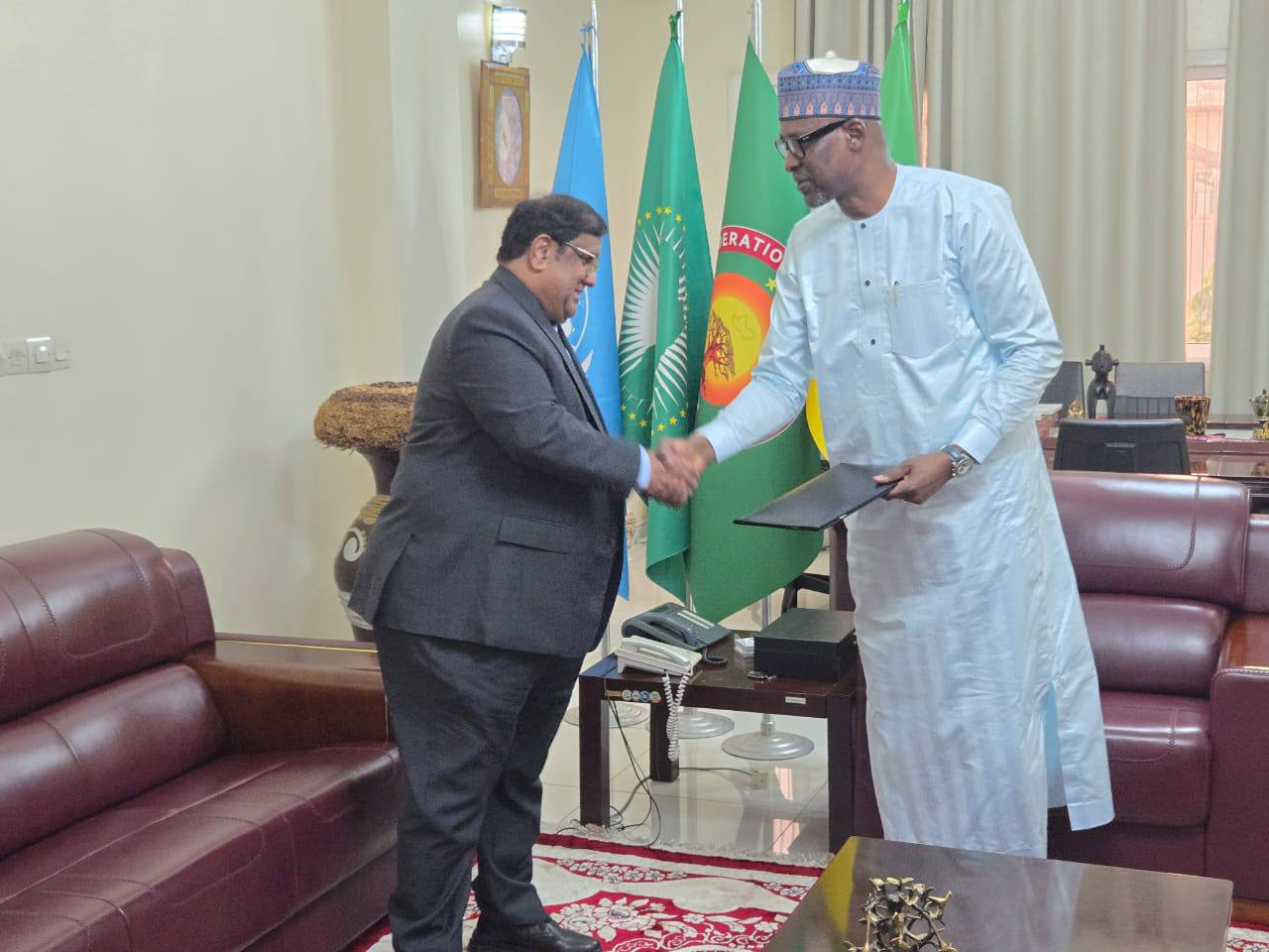 Diplomatie :  SEM. Abdoulaye DIOP reçoit les copies figurées des lettres de créance de nouveaux ambassadeurs